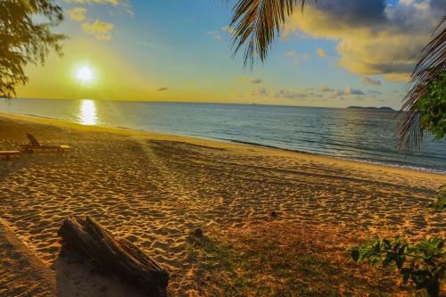 ชายหาด, Swiss Cottage Tioman in เกาะติโอมัน