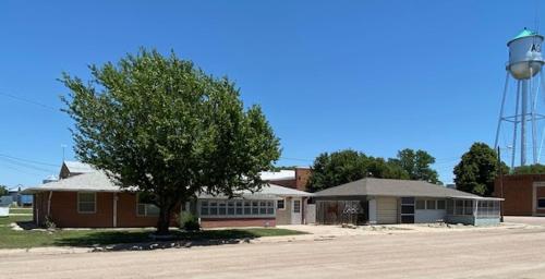 Lodge 305 Complete Fully Furnished House in Phillipsburg (KS)