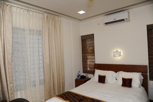 Deluxe Double Room image 4