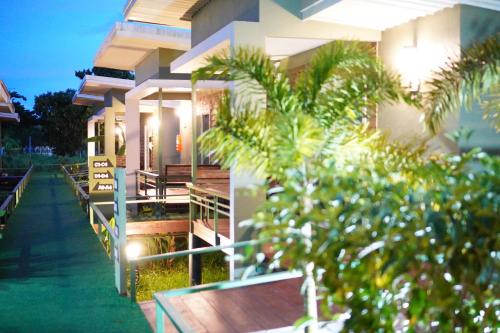 Green 2 near Namtok Phlio National Park