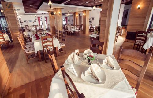 餐廳, 耶雷米亞莫維拉酒店 (Hotel Ieremia Movila) in 蘇切維察