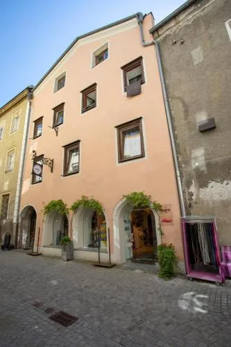 Traditional Old Town Apartment in Hall in Tirol, Österreich