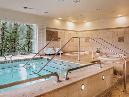 269577497 Claremont Resort & Club