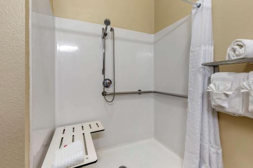 Comfort Inn & Suites Paris in Paris, USA