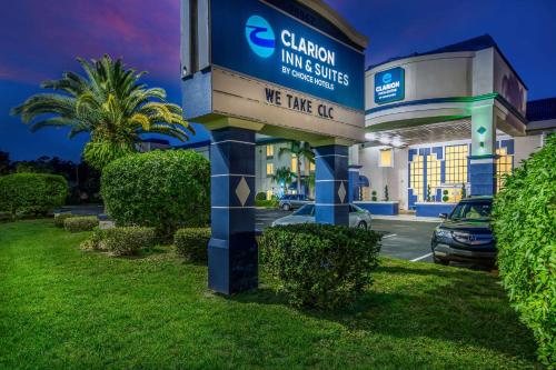 Clarion Inn & Suites Central Clearwater Beach - image 8
