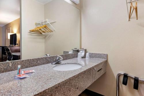 Econo Lodge Sebring - 화장실