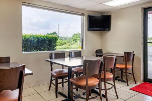 Econo Lodge Sebring - 레스토랑