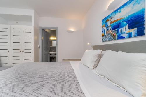 Central Fira Suites