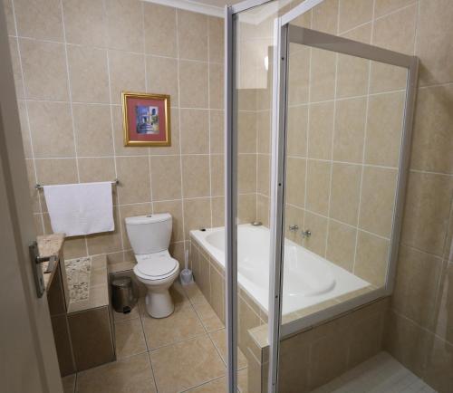 Bar-t-nique Guest House - image 5