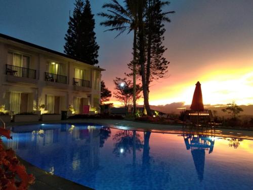 Piscina, The Balcone Hotel & Resort Bukittinggi in Bukittinggi