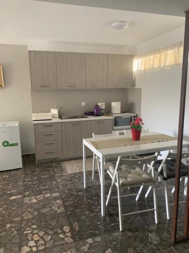  Cozy apartment in Saronida in Lagonisi