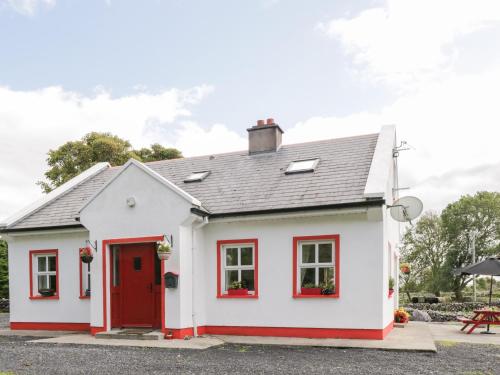Lough Mask Road Fishing Cottage in Cong