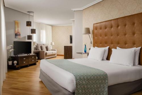 Suite, spa bathtub