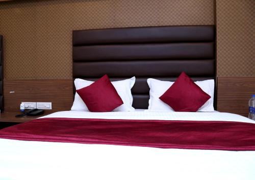 HOTEL MAPLE VIEW