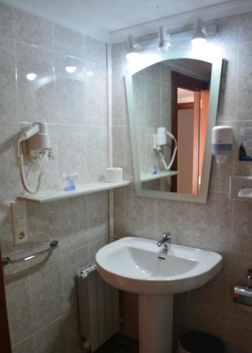 Hotel L'Escala - image 4