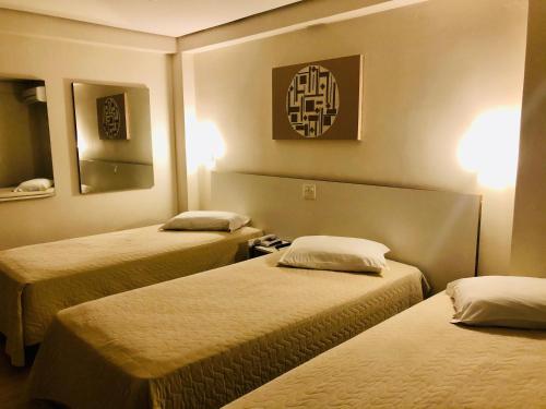 3 twin beds