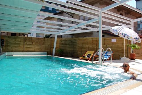 สระว่ายน้ำ, Villa Milka in โอริด