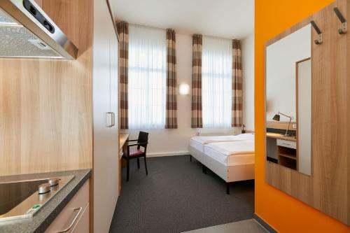Double Room with Kitchenette image 4