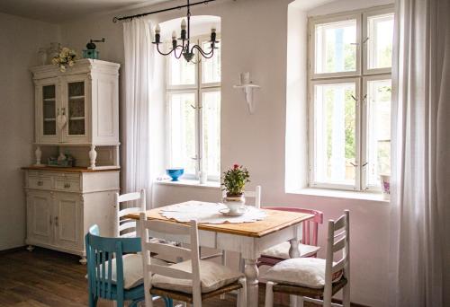 Malom Udvar Vendégház (Malom Udvar Vendeghaz) in Óbánya