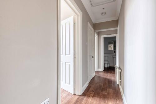 COSY CENTRAL WINDSOR APARTMENT & FREE PARKING!
