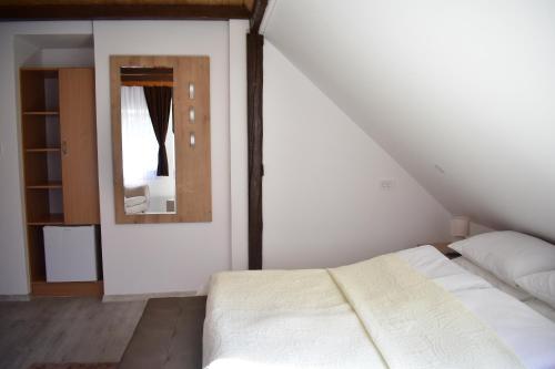  House Boro in Jezerce