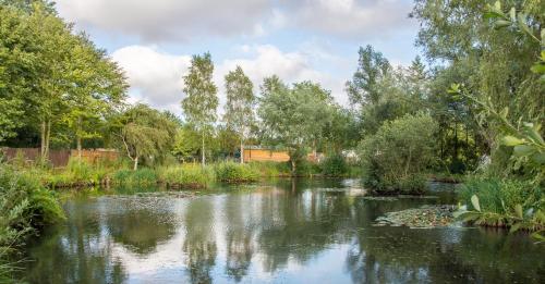 "George's" lakeside wooden tipi