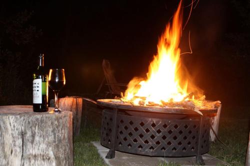 "George's" lakeside wooden tipi