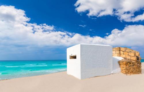 strand, 140m² 4 slaapkamer, 3 privé badkamer Villa in Ses Salines (Villa 11 Oasis del Mare, EsTrenc,  Wifi, Klima,) in Campos