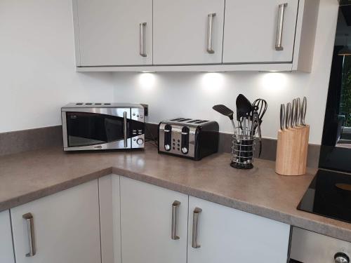 Kitchen, Cooperage Court by Cliftonvalley Apartments in Southville