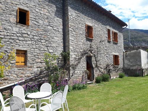 Cirjuana, casa en el centro con agradable jardín y barbacoa