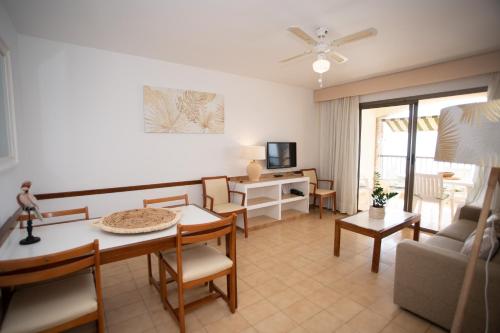 Apartamentos María Cristina Beach - image 3