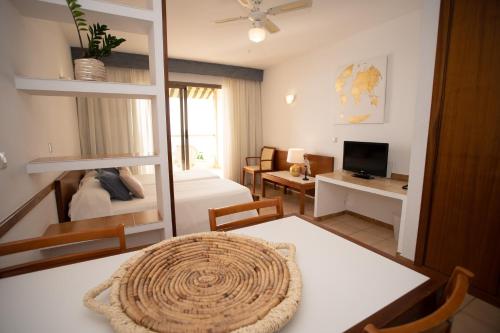 Apartamentos María Cristina Beach - image 2