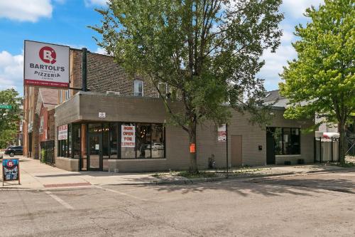 2BR Comfy and Stylish Apt in West Town - Erie 1R in West Town
