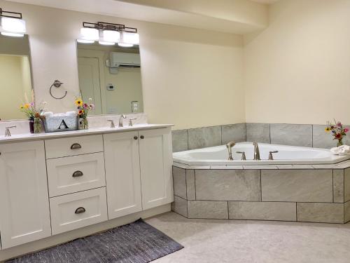 Fürdőszoba, Annie's Place Bed & Breakfast in Bicknell (UT)