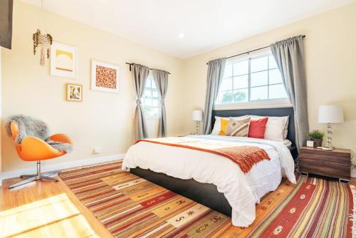 Beautifully decorated Leimert Park home close to USC and LAX in Los Angeles, USA