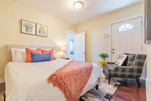 Beautifully decorated Leimert Park home close to USC and LAX in Los Angeles, USA