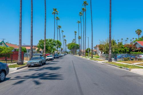 Beautifully decorated Leimert Park home close to USC and LAX