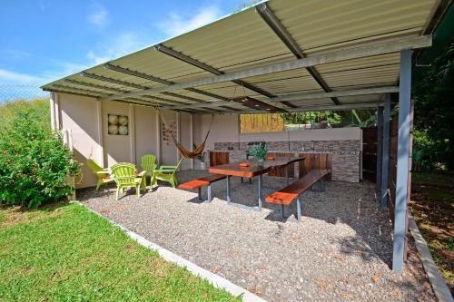 Facilities, Supercostarica in Grecia