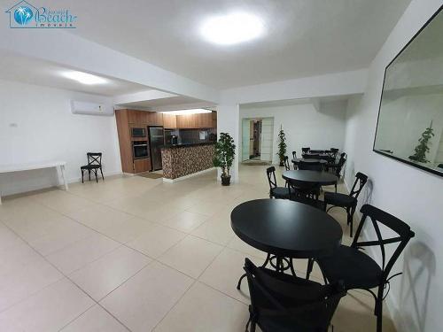 Apto de 1 dorm 100 m da Praia da Enseada