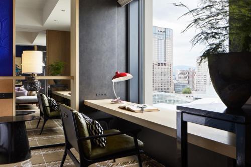 King Suite with City View image 6