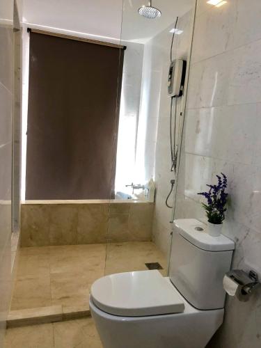 Ken Home Silverscape Block A 5pax No Wifi Ken Home Silverscape Block A 5pax No Wifi