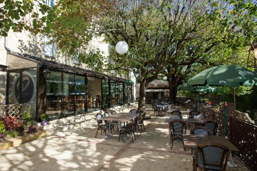 Hôtel Restaurant Plaisance-Piscine couverte et chauffée- Proche Sarlat-