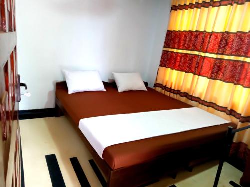 Budget Twin Room image 3
