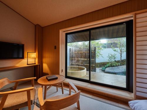 Deluxe Twin Room with Open Air Bath and Private Japanese Garden 