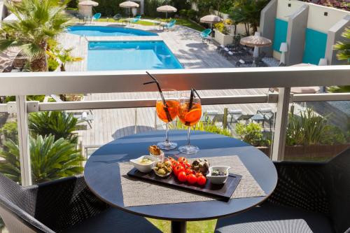 Junior Suite with Terrace and Pool View