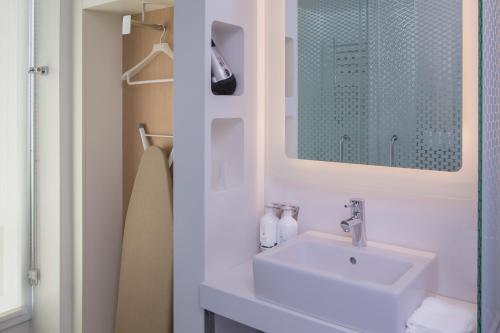 269693996 YOTEL Washington DC