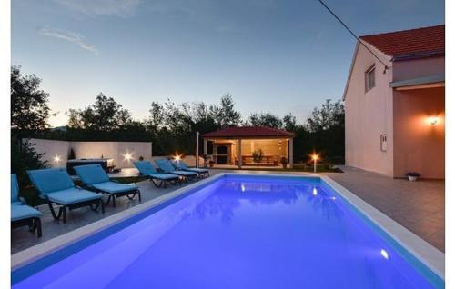 Villa Radosevic near Split, heated pool