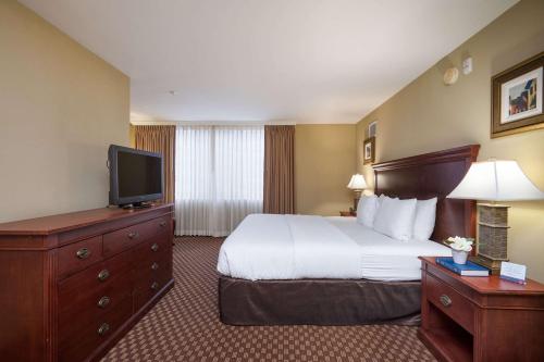 Clarion Collection Hotel Arlington Court Suites