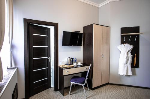 Hanzer Hotel - image 13