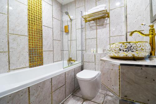 Queen Stay Apartments - image 7